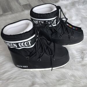 Moon Boot Classic Nylon Snow Boots in Black & White Size Us 7 / 8.5